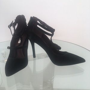 BCBG stiletto